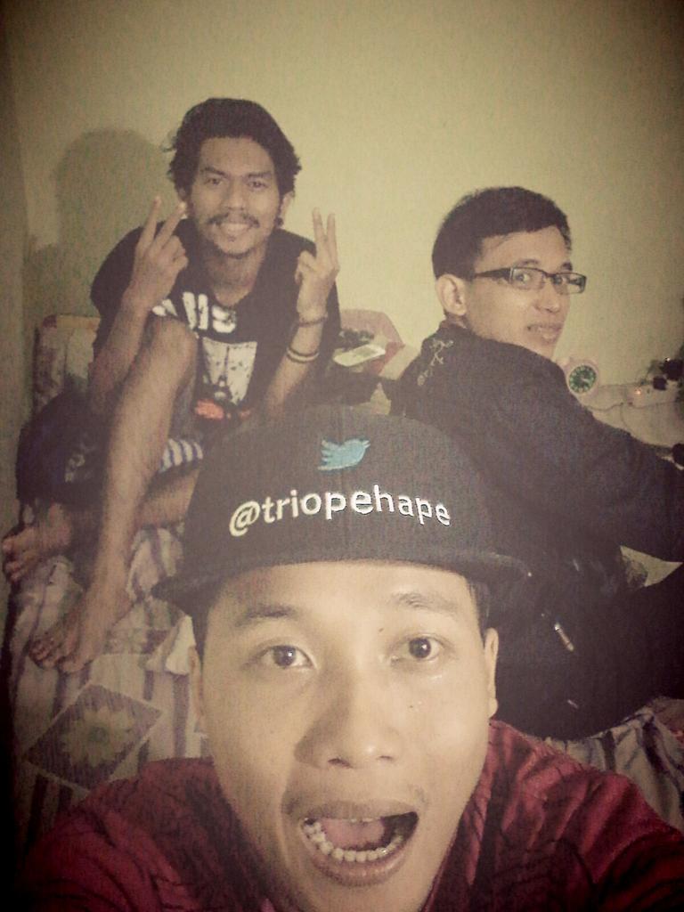 Dan masih berbincang hingga saur menjelang tentang rencana pembuatan video nanti siang,disela2 obrolan saru #metsaur