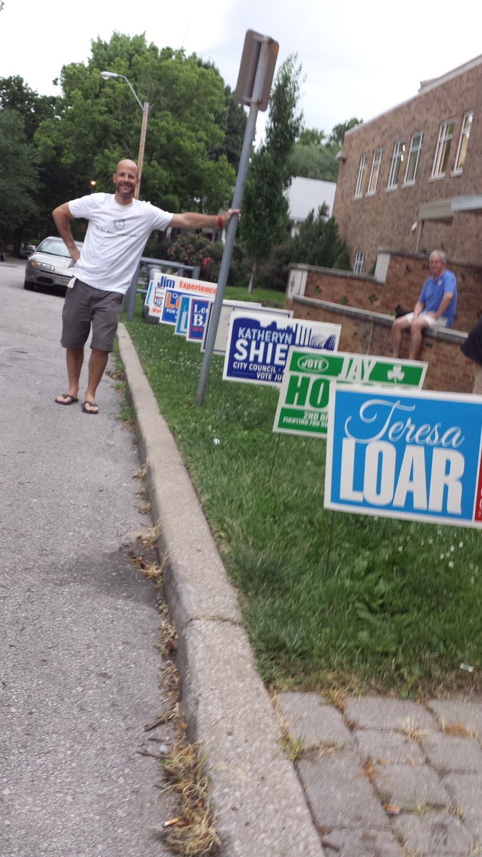 1MinCan's tweet photo. Voting continues despite the rain, #KC! Here is a poll in action! Voting Info -> http://t.co/DoAYJ6bgSb #KnowYourVote http://t.co/c9vDIf3iTm