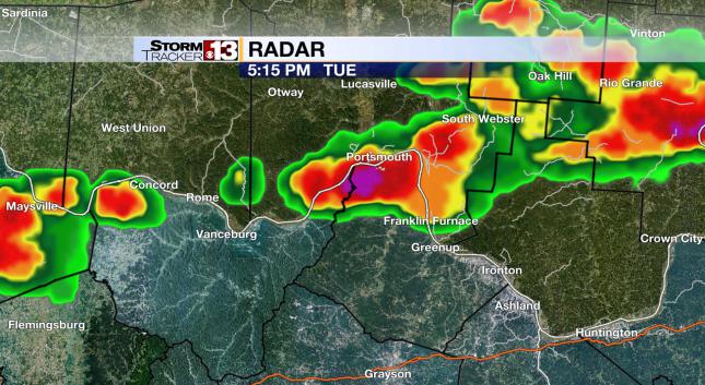 bryanweather's tweet image. Storms moving SE towards @huntingtoncity @CabellCounty911 with heavy rain and frequent lightning!