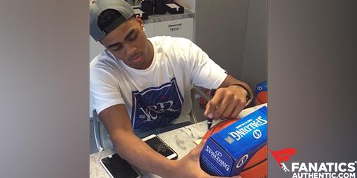 FansAuthentic's tweet image. Potential top-5 pick @Dloading stopped by to sign some 🏀 &amp;amp; 📷. Stay on the lookout for an exciting giveaway tmrw!
