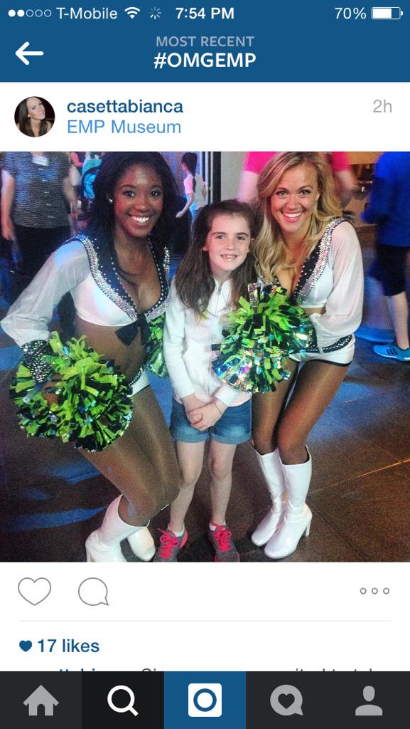 SeaGalTrinity's tweet photo. #omgEMP @TheSeaGals @SeaGalDeDjauna and I had so much fun thank you again @EMPmuseum for having us!! 💚💙 http://t.co/cxtYYVxISL