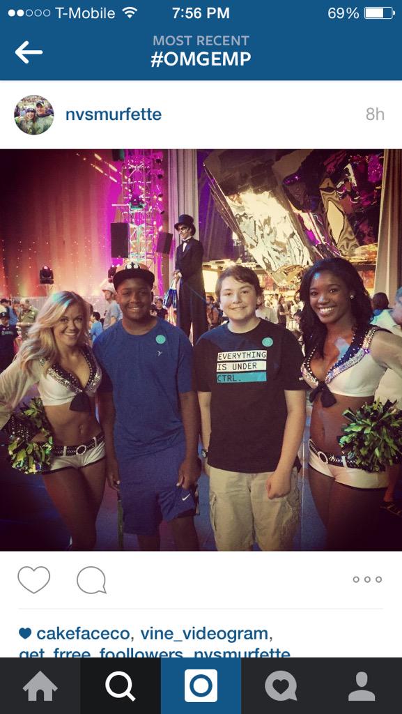 SeaGalTrinity's tweet photo. #omgEMP @TheSeaGals @SeaGalDeDjauna and I had so much fun thank you again @EMPmuseum for having us!! 💚💙 http://t.co/cxtYYVxISL