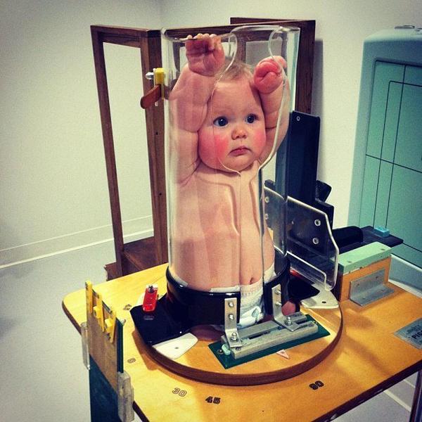 BuzzFeed's tweet photo. This is what it looks like when a baby gets an X-ray http://t.co/ZzmmfSiaip http://t.co/vvnVlrUs5H