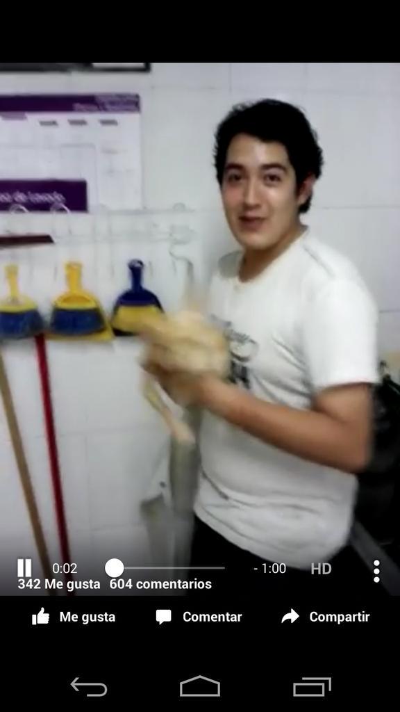 alex_barbanegra's tweet photo. @MaskotaMexico a este pequeño lo colgó del pene y después de los testículos, no conforme lo abofeteó!!!! http://t.co/qmfiiq1XgR