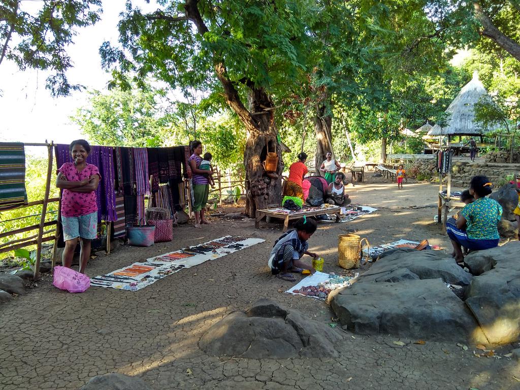 infoalor's tweet photo. Kerajinan tenun di Kampung Tradisional Takpala. http://t.co/qnaTAfTj9t