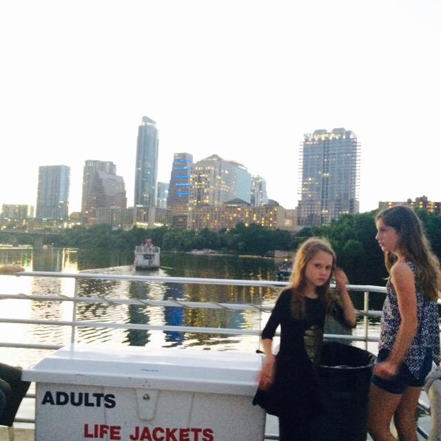 heartsouljoy's tweet photo. #congressavenuebats #thousandsofthem #iplza15 my girls &amp; I played tourists in our awesome city!  #apprace http://t.co/XqYNaBQ68e