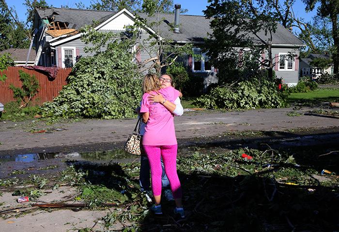 aperezTribune's tweet photo. Damaged homes following a tornado in Coal City. Chicago Tribune photo by Antonio Perez
#CoalCity #tornado2015 http://t.co/2KtcJkUAbF