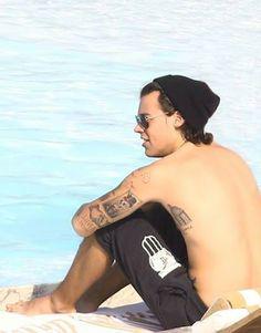 OfficialEdPRK's tweet image. soaking up the sun//