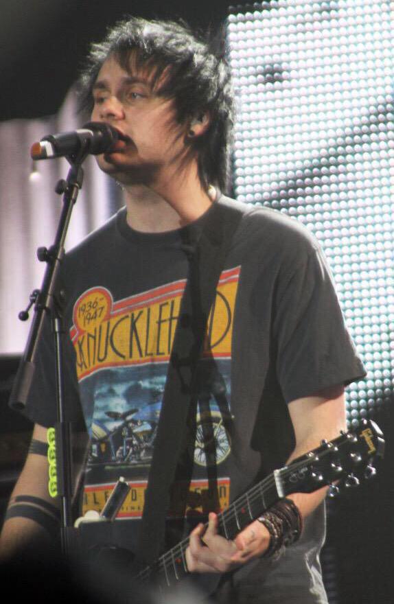 Restarting this account Rt For me Babes