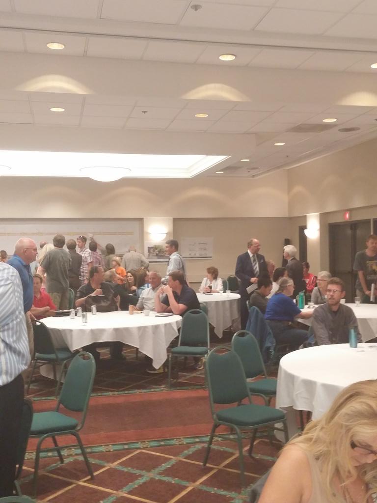 DSMICtranspo's tweet photo. Presentation and question sections are over and the open house part of the meeting is OPEN #SupStMtg http://t.co/oe0Tm6LyuW