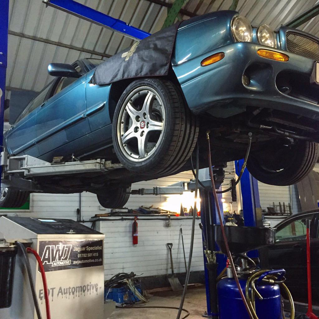 awjautomotive's tweet photo. #jaguar #XJR #supercharged #supercharger #keepYourEngineClean #jaguarservicing @EDTAutomotive #engineReplacement http://t.co/RG3Zizvc2X