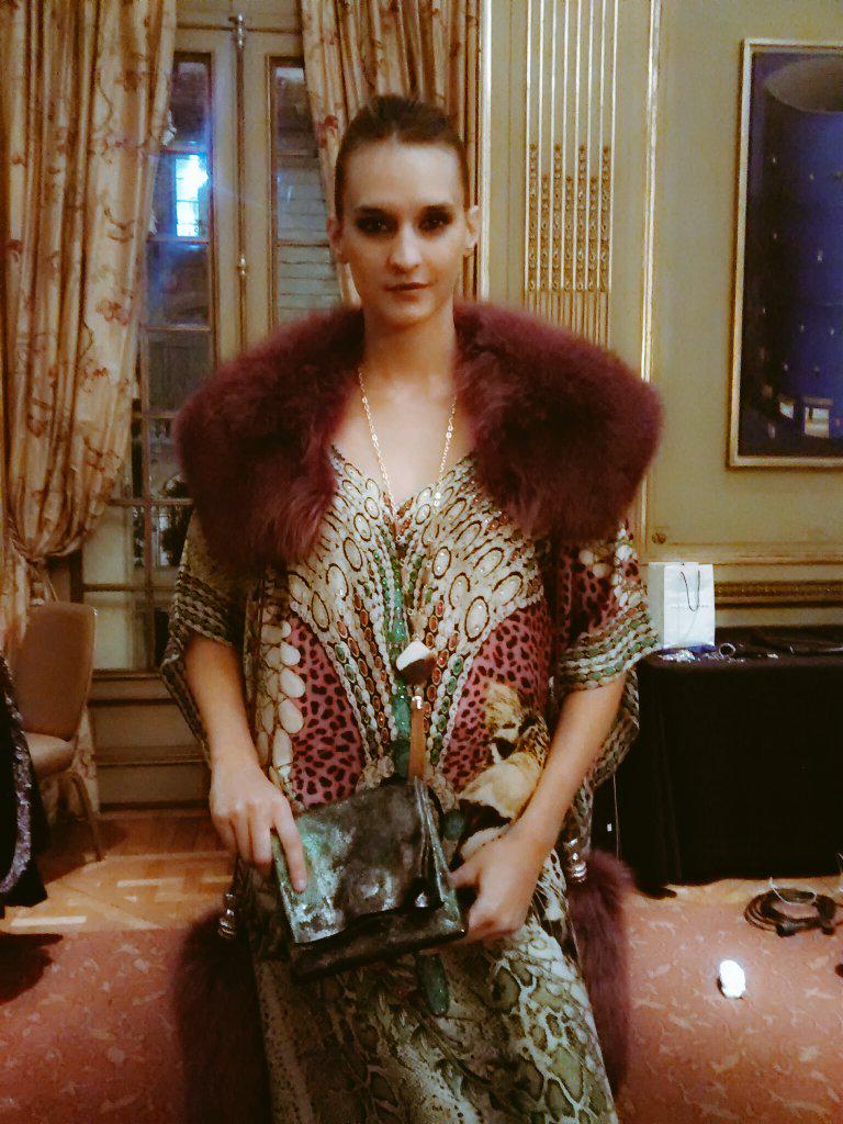 #TendenciaTribal <a href="/Carlo_DD/">Carlo Di Domenico</a>  collar <a href="/LasJuanasNight/">Las Juanas Night</a> y la Paper Bag de cuero by @naomipreizler  #HSBC <a href="/FSBuenosAires/">Four Seasons Hotel Buenos Aires</a>