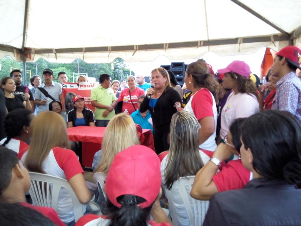 NANCYCANDANGA_'s tweet photo. @nancy_ascencioe y @amarcanopsuv #EnVictoriaPopular en Villa Chipia .@PedroCarreno_e .@NicolasMaduro  .@dcabellor http://t.co/gKEhQjS8b6