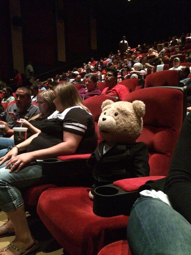 SumLyn25's tweet image. Waiting for the movie to start. #Ted2 #LegalizeTed