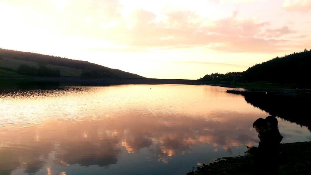 VeeBeeZofia's tweet photo. Beautiful evening at Errwood Res in #GoytValley @peakdistrict even caught the sunset omw home 😍 http://t.co/AIuRYCtUyR