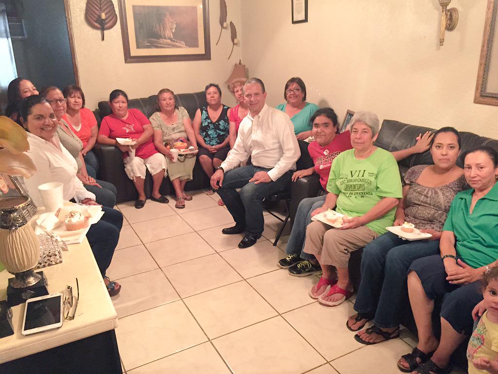 fsaracho10's tweet photo. En la colonia La Nogalera #Zaragoza muy agradecido por su recibimiento y apoyo! #JuntosPorCoahuila http://t.co/nmdh47YzXb
