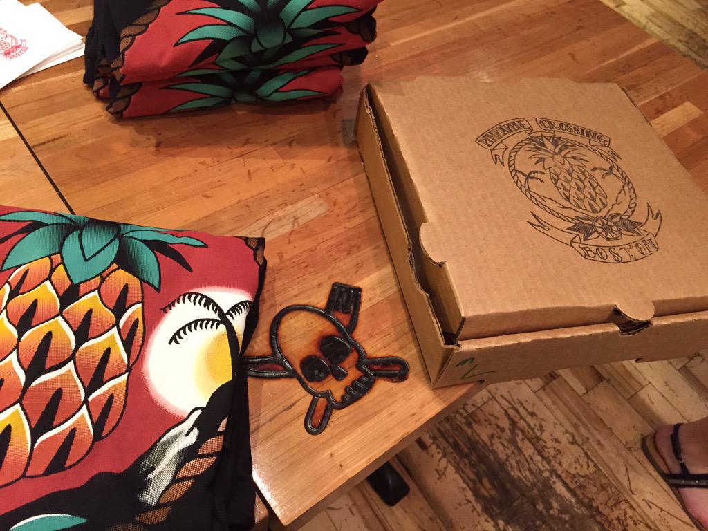 GansettBoston's tweet image. Nothing goes with @Gansettbeer @RoxysGrilledChz @pineapplexing quite like a @TheSword soundtrack