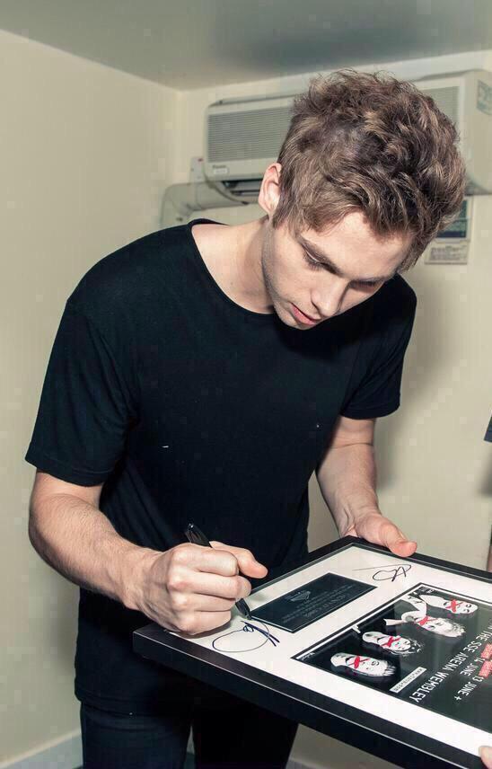 Luke Hemmings is my Dream man😍