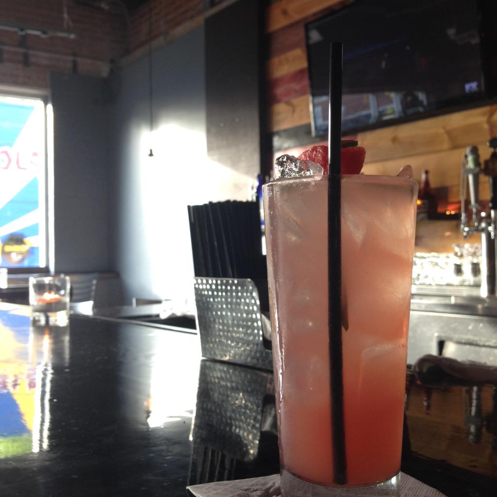 NoDaNews's tweet image. The @dspublichouse Spencer: Hendrick's Gin, Watermelon, Cucumber, Fresh Sour, Lemon/Lime Soda. #hellosummertime