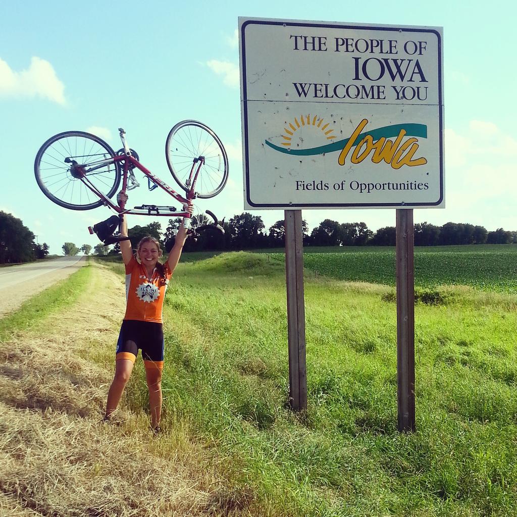 SCoolCatHaldo's tweet photo. @TheEllenShow @jeannieeeee we made it to Iowa!  @illini4000 http://t.co/UggW0oRhK3