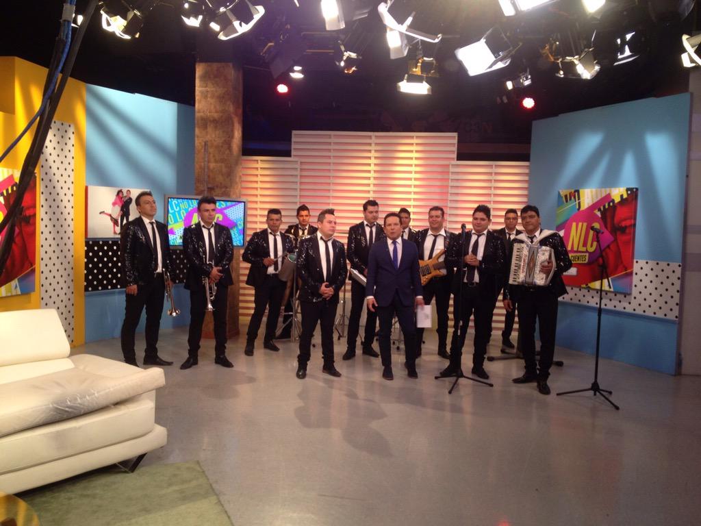 Sergitogomez13's tweet photo. Cantando en vivo @AaronYsuGrupoO @Aaron_rafa @Aaron_rigoberto @Aaron_erickg en @nolocuentestv con @GAINFANTE http://t.co/ROGiPE55vA