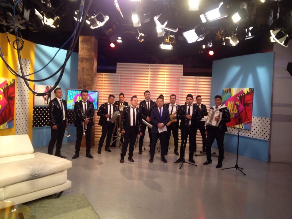 Sergitogomez13's tweet photo. Cantando en vivo @AaronYsuGrupoO @Aaron_rafa @Aaron_rigoberto @Aaron_erickg en @nolocuentestv con @GAINFANTE http://t.co/ROGiPE55vA