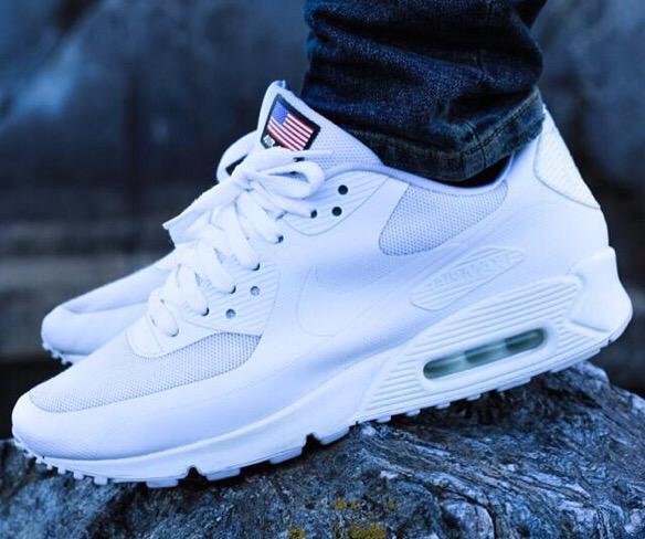 SneakerHooked's tweet image. RT if you'd rock these Air Max's 🔥