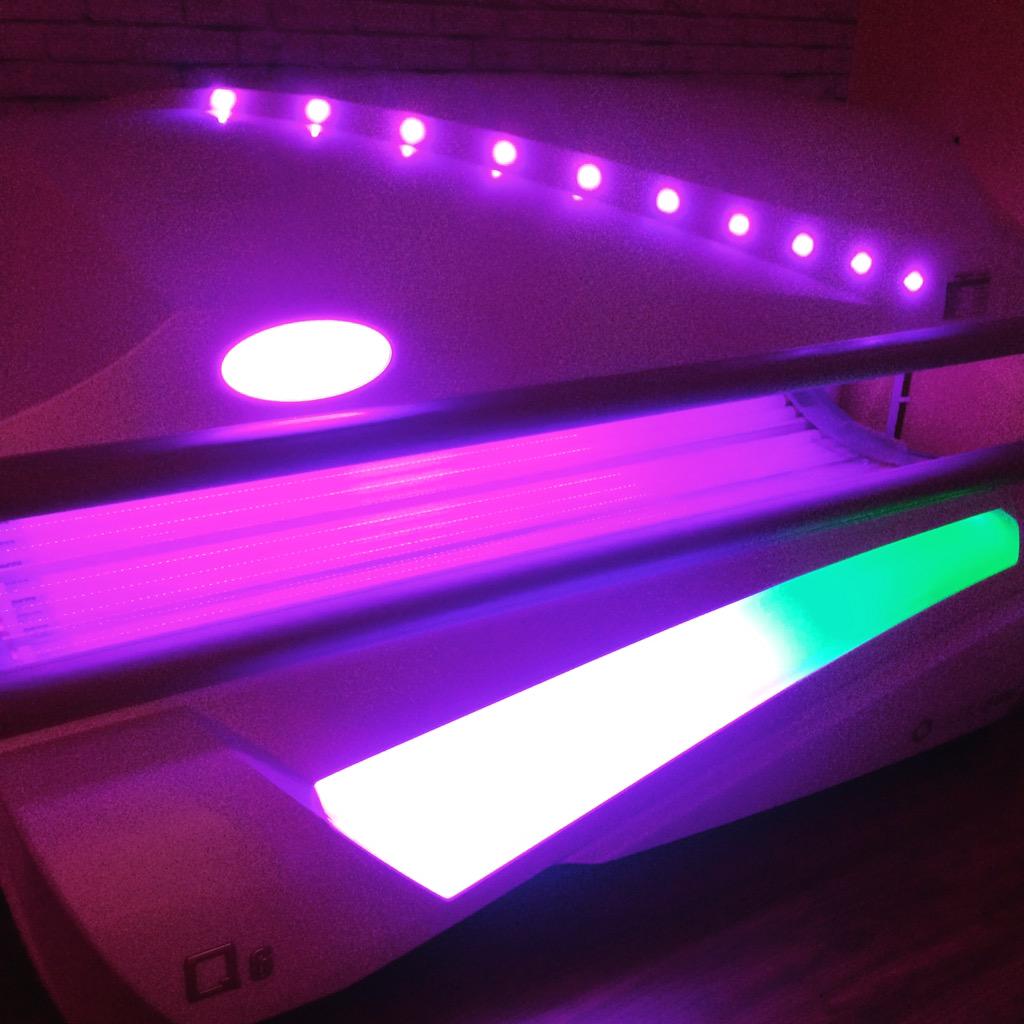 Famous_Pout's tweet photo. Get Tanning at Famous Pout #UltraSun #Q6 #Magnum http://t.co/bRIx21mhLm