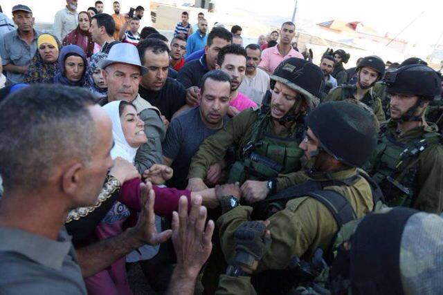 felastine0's tweet photo. When Israeli soldiers kill a Palestinian, they should know we won't stay seated #FreePalestine silently http://t.co/7dAB6AtjJn