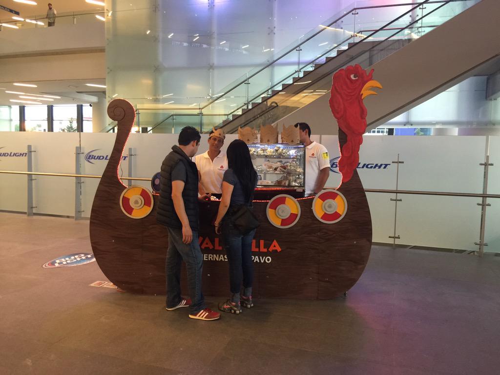 Hoy en la #ArenaCiudadDeMexico con #LinkinPark te esperamos!! 🍗🍗🍗🍗