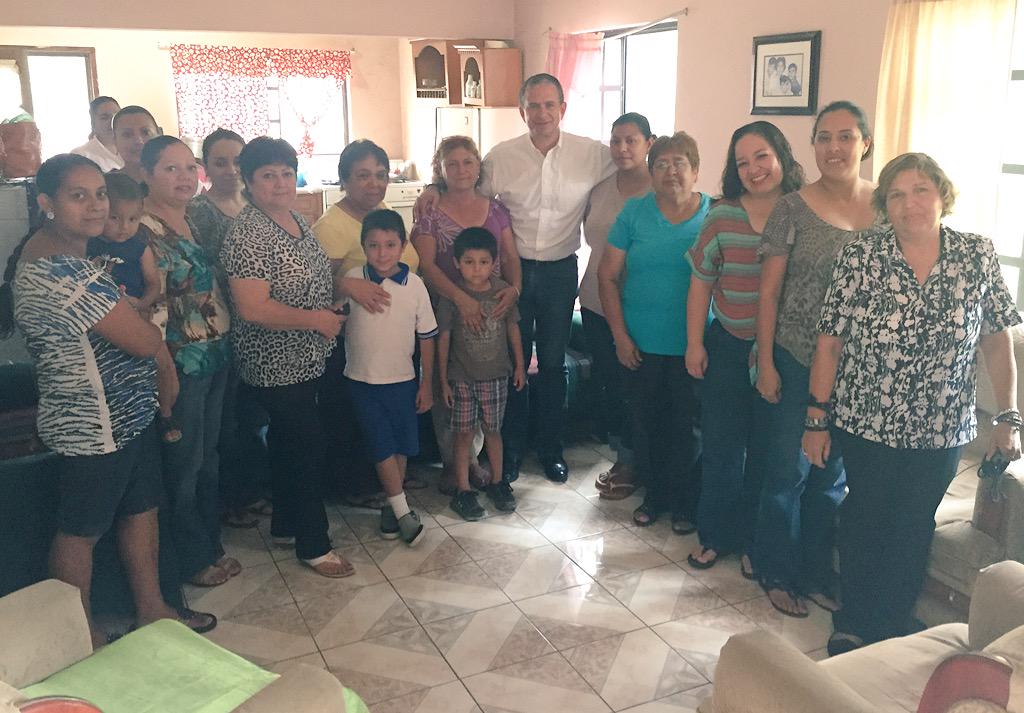 fsaracho10's tweet photo. Ya en Los Rieles #Zaragoza muchas gracias por todas sus atenciones y gran apoyo #JuntosPorCoahuila http://t.co/B1suG4X9YL
