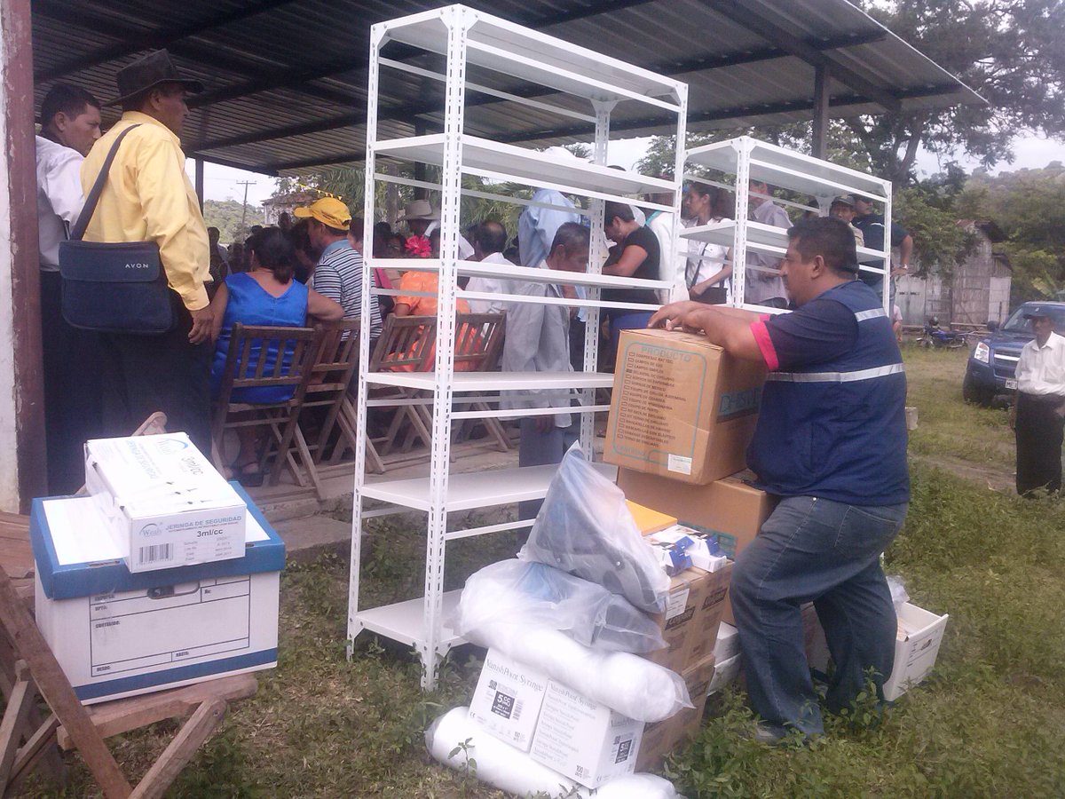 serghiogomez's tweet photo. Materiales d oficina y d aseo entregó @IESS_Campesino #Manabi al dispensario VMR d #Pajan @raynier82 @faustodutane http://t.co/X3iPzGPnb0