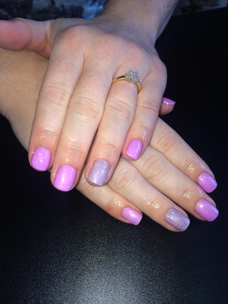 Famous_Pout's tweet photo. #Shellac #Pretty #Bridal #SomethingDifferent http://t.co/I6M9Y7gfb9