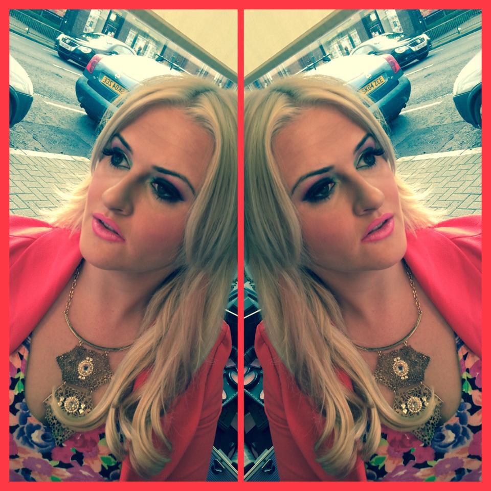 Famous_Pout's tweet photo. Makeup by Sara! Having fun with Urban Decay Electric Pallet 💄🎨 http://t.co/yVK1wlWxXC