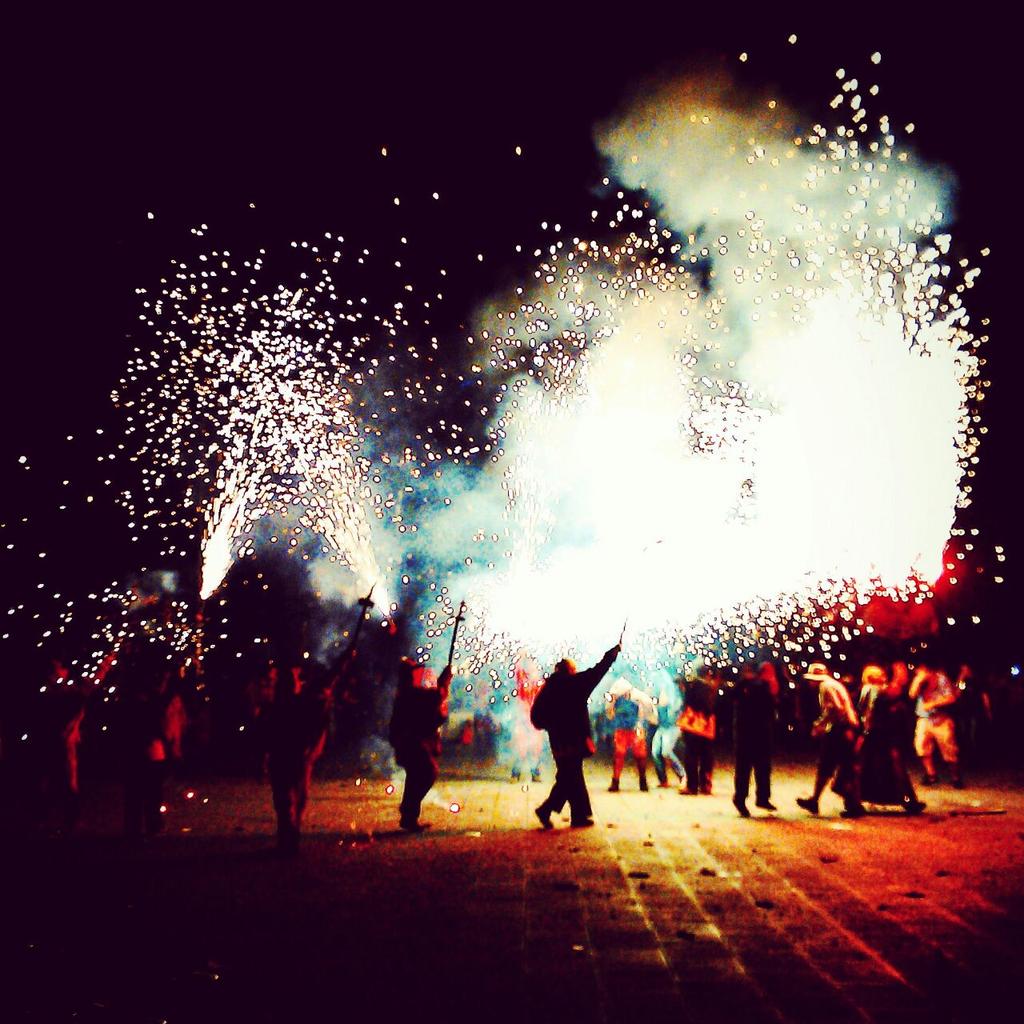Foc festa cultura popular!!!! <a href="/SocarrimatsFOC/">Socarrimats Infern</a> <a href="/jaumecompte/">Casal Indepe de Sants</a> <a href="/borinots/">Castellers de Sants</a> #SantJoan2015