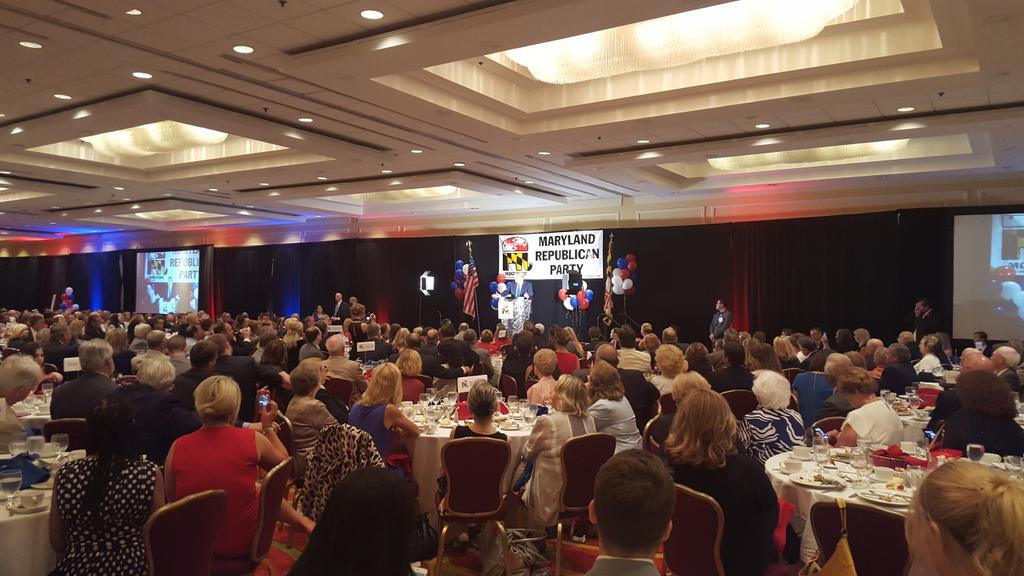 VGDirector's tweet image. Big crowd for @realDonaldTrump at @mdreps Red, White and Blue Dinner. Crowd loving him.