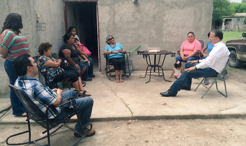 fsaracho10's tweet photo. Seguimos en #Zaragoza en la colonia El Silencio agradeciendo todo el respaldo y apoyo! #JuntosPorCoahuila http://t.co/KdW31cgvtX