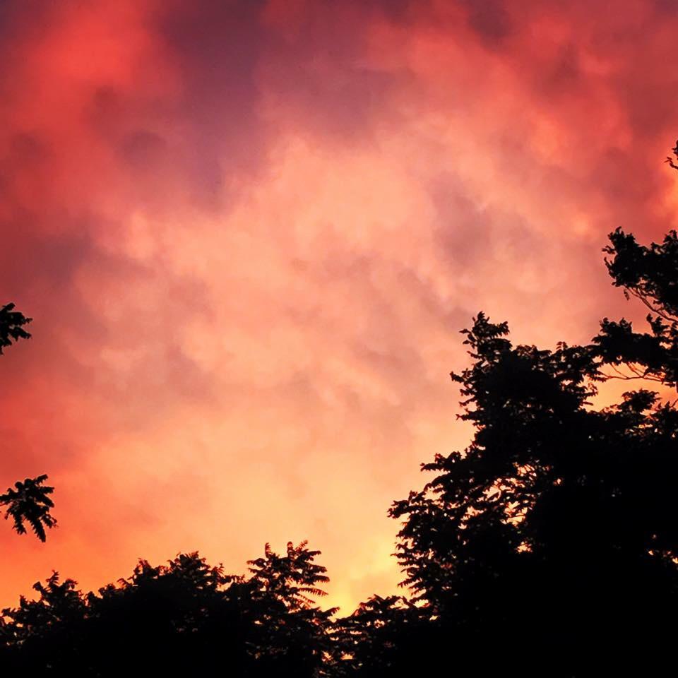OfficialErc's tweet photo. @weatherchannel from Avon Connecticut before the storm this evening. http://t.co/ndN4G14rpS