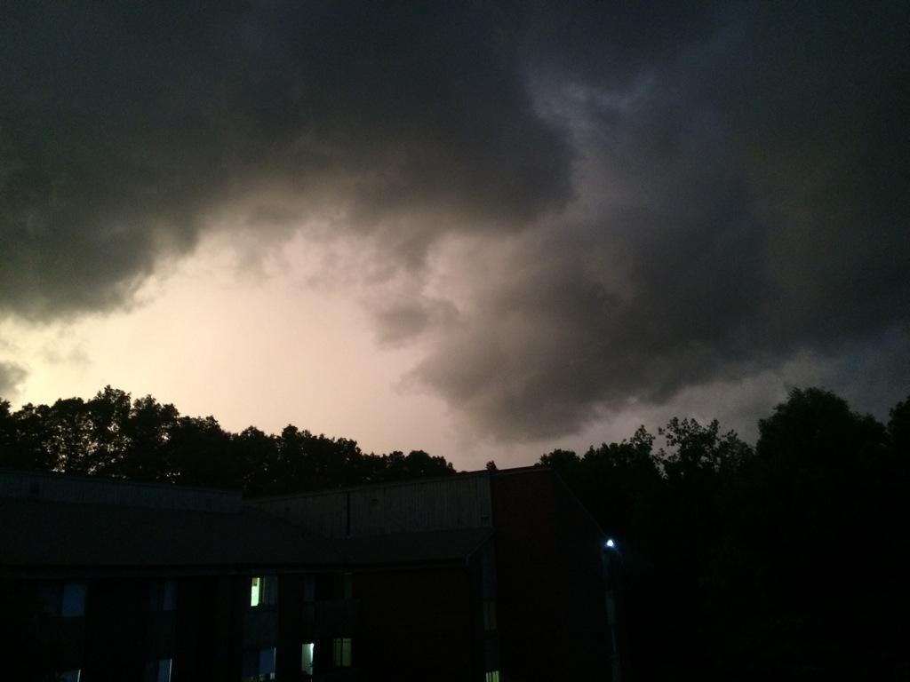 OfficialErc's tweet photo. @weatherchannel from Avon Connecticut before the storm this evening. http://t.co/ndN4G14rpS