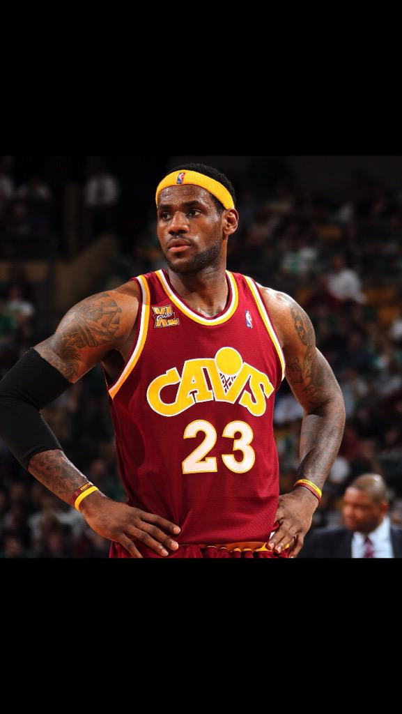 NotSportsNtn's tweet photo. #NotSportsNationPoll 

Who really is the greatest of all time?

Retweet for Brian Scalabrine
Favorite for Lebron http://t.co/g1bSgD02pH