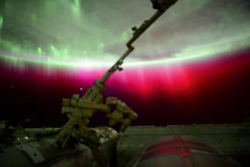 ExpansionMx's tweet photo. #VIDEO Así se vio la aurora boreal roja desde el espacio http://t.co/7usvO0aegy http://t.co/r7lxrlzpVA
