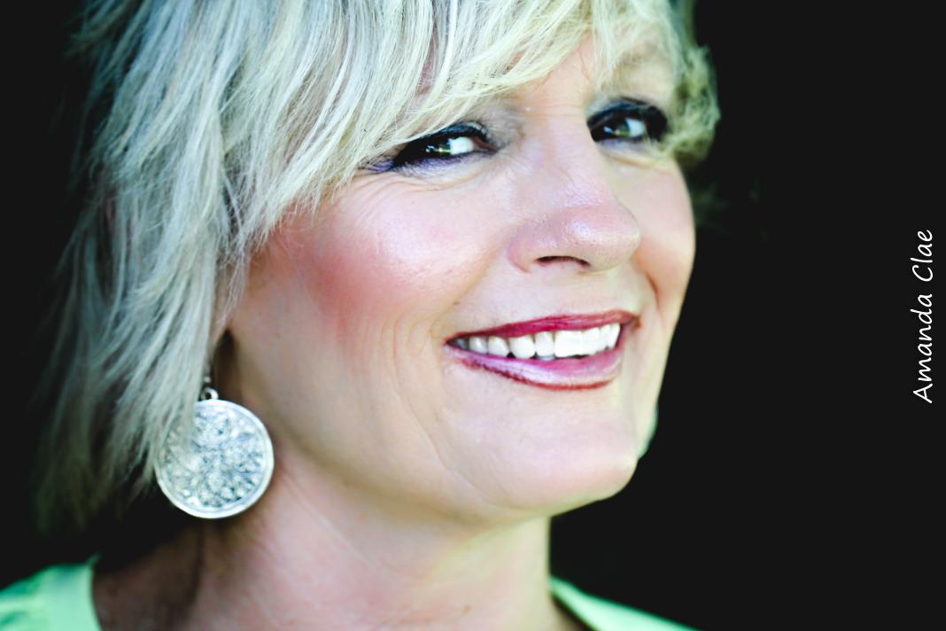 AmandaClae's tweet photo. I love this pic of my mom.  She's so classy. http://t.co/hXn6aYSiH1
