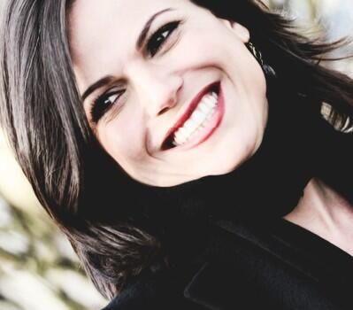 OUATContests's tweet photo. RT if you think Regina deserves to be happy in Season 5 http://t.co/u1S5tjlLa5