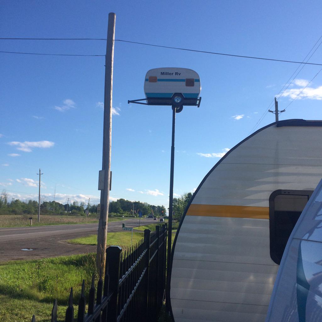 MillerRvSales's tweet photo. #doghouse #sign #riversiderv #riversidewhitewaterrv http://t.co/GqBYMzN5bB