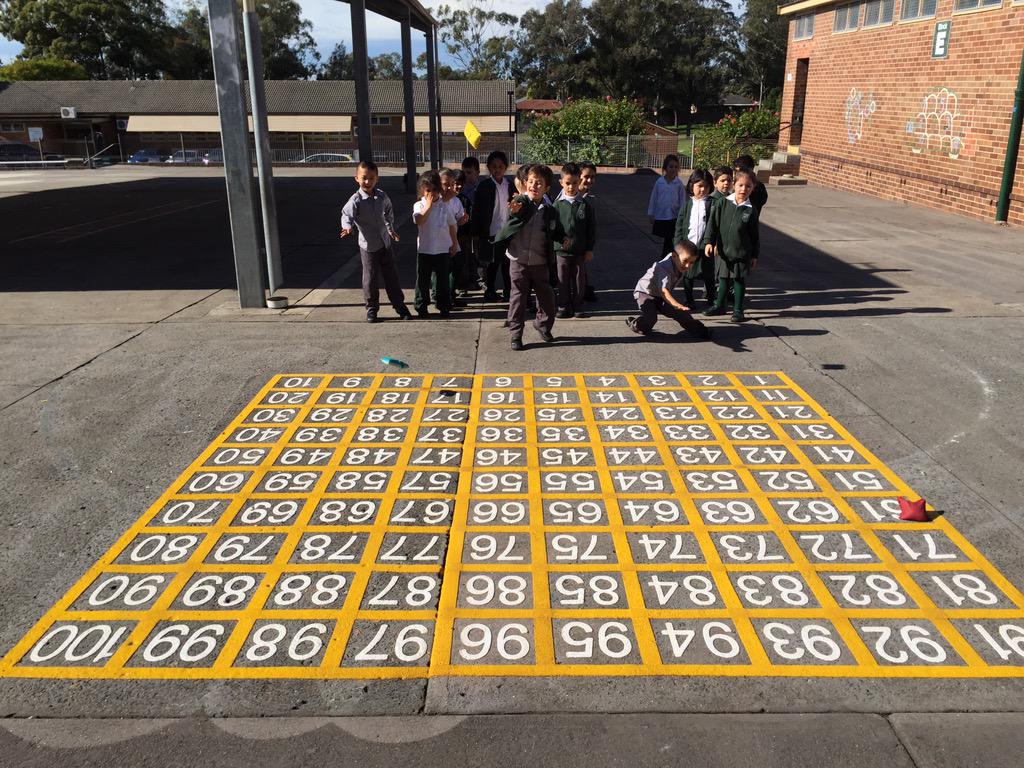 Alicia_Reinhard's tweet image. Using our fabulous new hundreds chart! #anywherelearning #mathsisfun @Sherwood_Grange
