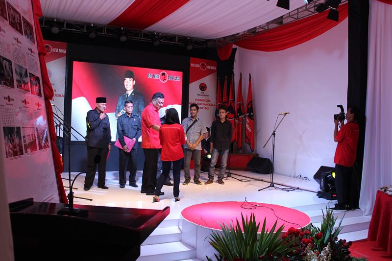 PDIP_Sulut's tweet photo. Peresmian Kantor DPP @PDI_Perjuangan http://t.co/Rft8P2z7OU