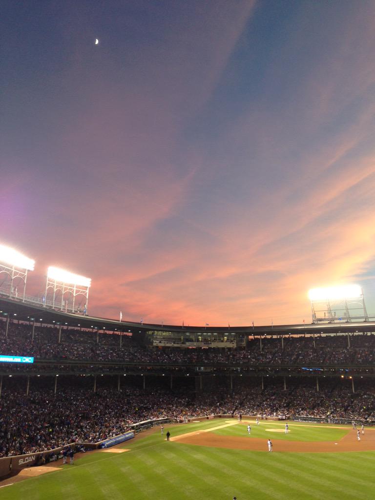 atwinking's tweet photo. Wrigley Field. #no filter @cubs @dodgers. Beautiful summer night. http://t.co/PNKSs7Oi5m