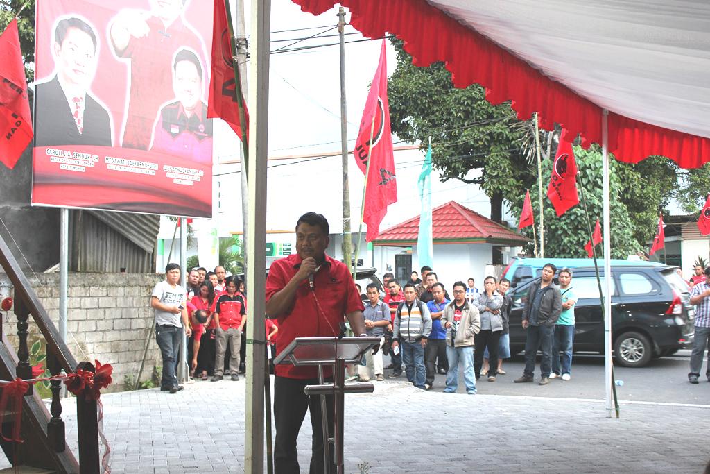 PDIP_Sulut's tweet photo. Peresmian Kantor DPC @PDI_Perjuangan Tomohon http://t.co/kMF8bYEsR8