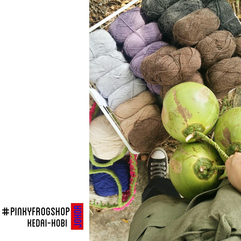 pinkyfrogshop's tweet photo. Dapat 3 biji #kelapa daricustomer. #tipping, #tipsjar. Thankyou #orangjohor terbaik @pinkyfrogshop KedaiHobi, #JOHOR http://t.co/mcxUzJ0XPi