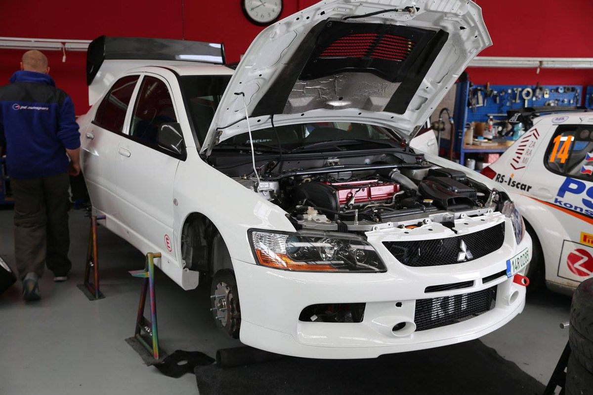 Miro Janura tweet media